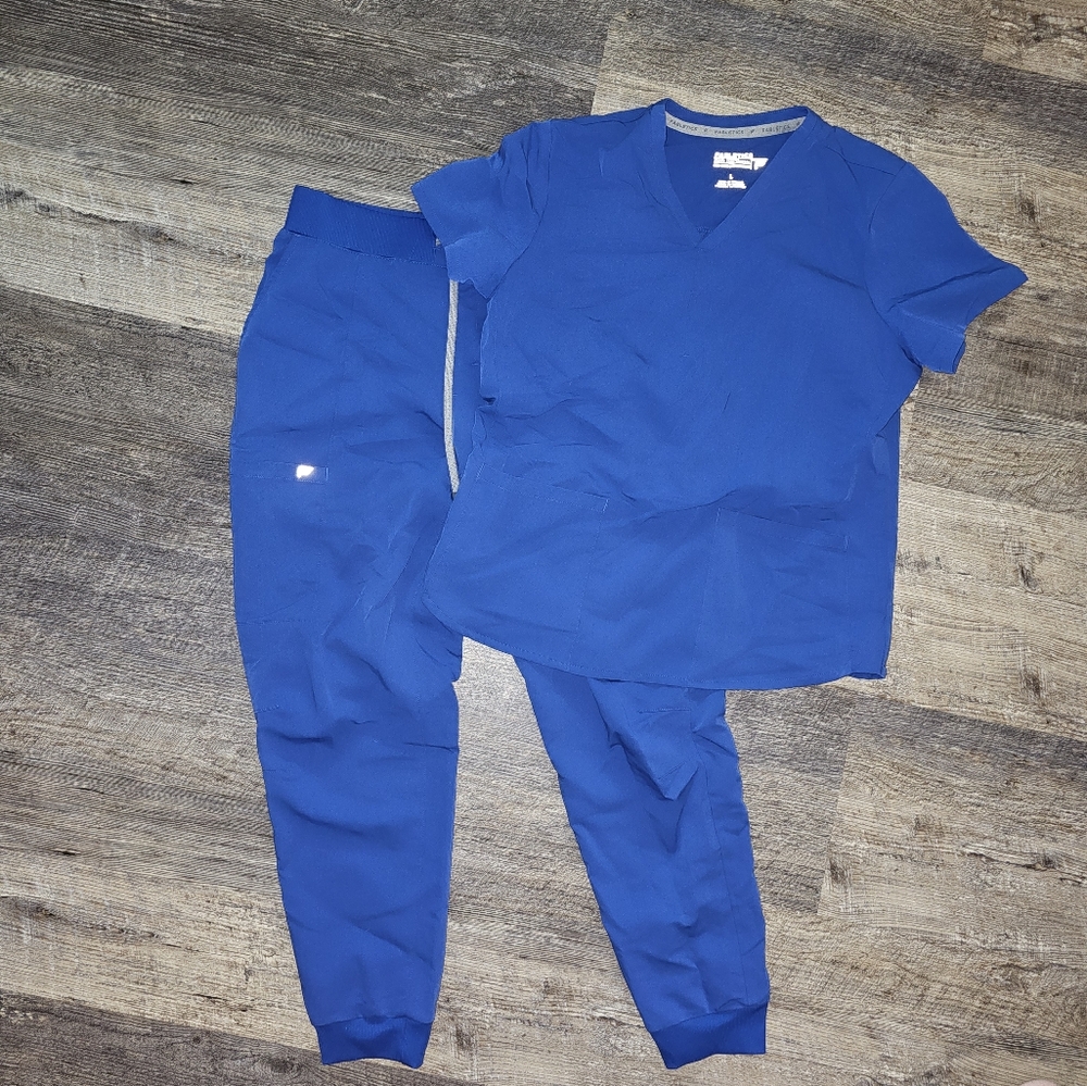 Fabletics scrub set